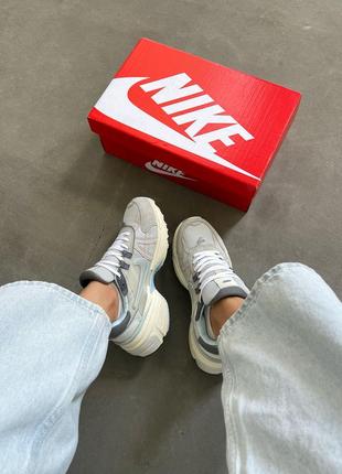 Классные женские кроссовки nike v2k runtekk light bone iron ore оливковые9 фото
