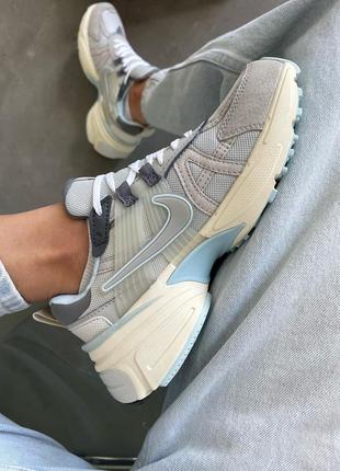 Классные женские кроссовки nike v2k runtekk light bone iron ore оливковые2 фото