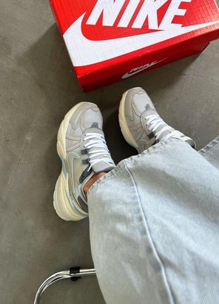 Классные женские кроссовки nike v2k runtekk light bone iron ore оливковые4 фото