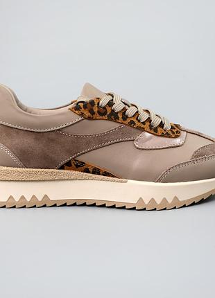 Кросівки жіночі шкіряні бежеві з принтом 589904