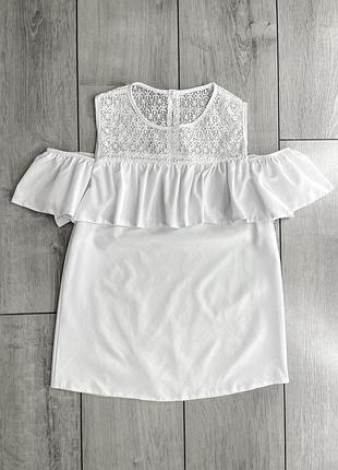 Блуза с гипюром с открытыми плечами