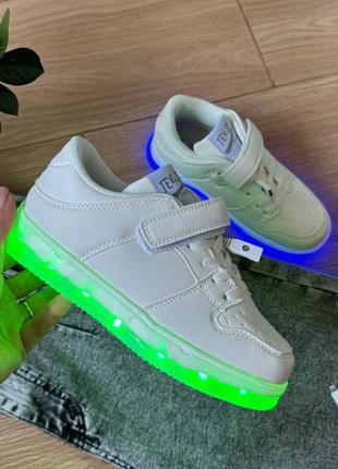 Кроссовки usb на девочку