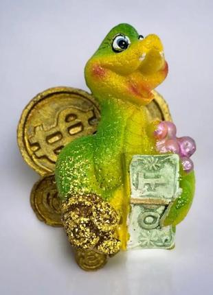 Магнит на холодильник "змея с деньгами" (5,5х4х4см)