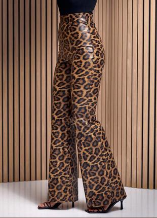 Леопардовые кожаные брюки клеш3 фото