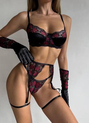 Еротичний жіночий комплект білизни з вишивкою пояс гартери та рукавички в комплекті