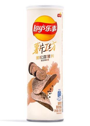 Чипсы lays black truffle potato chips black pepper 104g  stone bucha