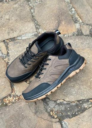 Тактичні кросівки чоловічі коричневі практичний варіант