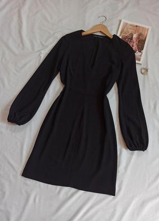 Базовое черное приталенное платье с длинным рукавом