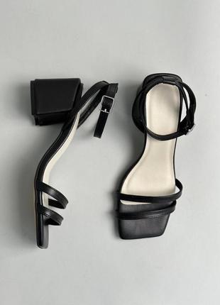 Босоножки женские кожаные черные на устойчивом каблуке2 фото