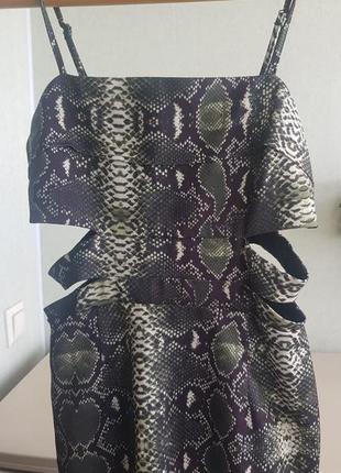 Коротка сукня з прорізами зміїний принт misguided xs3 фото