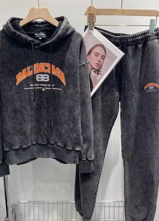 Спортивный прогулочный костюм брендовый