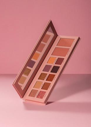 Палетка теней для век с румянами