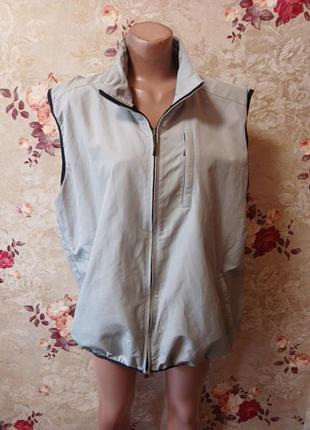 Фирменный жилет