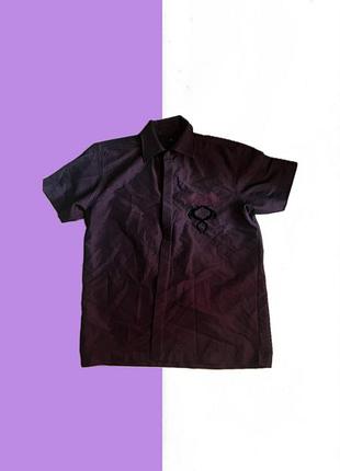 Чоловіча сорочка теніска фіолетового кольору з унікальною тканиною та драконами рубашка унісекс баклажанового кольору з переливом в червоний