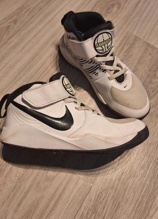 Кросівки nike teamhustle