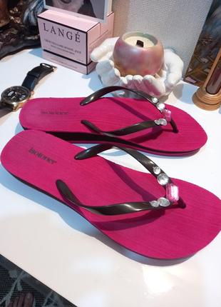 Фирменные женские шлепки isotoner