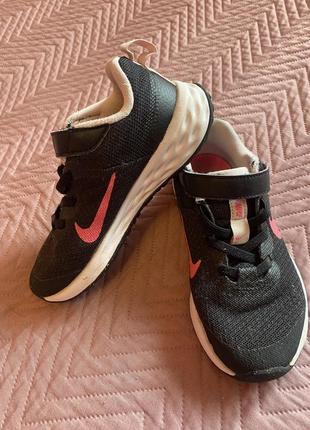 Кросівки для дівчинки nike