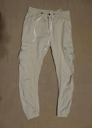 Чудові х/б карго джогери кольору топленого молока urban classics-ша m.