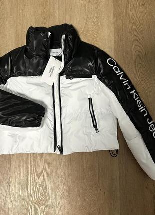 Пуховик,куртка calvin klein