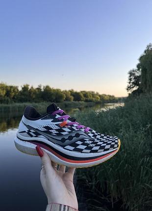 Кросівки для бігу saucony endorphin pro 2