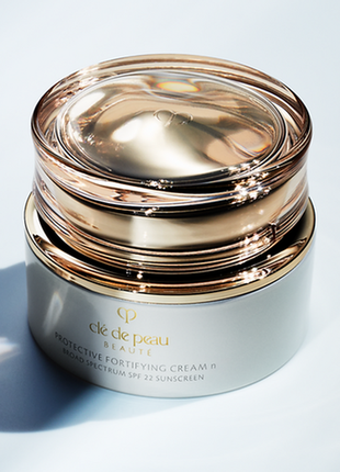 Зволожуючий та зміцнюючий денний люкс крем shiseido cle de peau beaute protective fortifying cream spf25 pa, японія