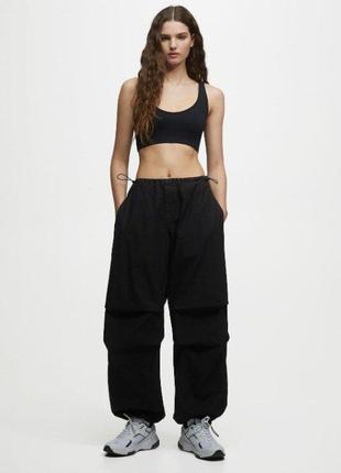 Трендовые штаны парашюты от pull&bear