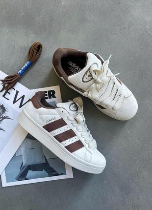 Стильні жіночі кросівки adidas campus 00s white brown premium білі з коричневим