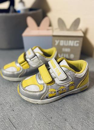 Кроссовки сникерсы