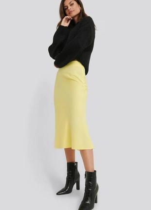 Сатиновая желтая длинная юбка na-kd