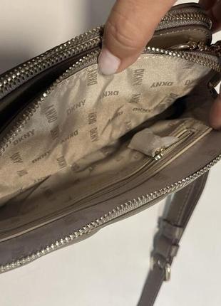 Светлая женская кожаная сумка dkny оригинал без бирки, новая. модель veronica double...