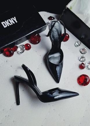 Dkny оригінал чорні лакові туфлі слінгбеки на шпильці