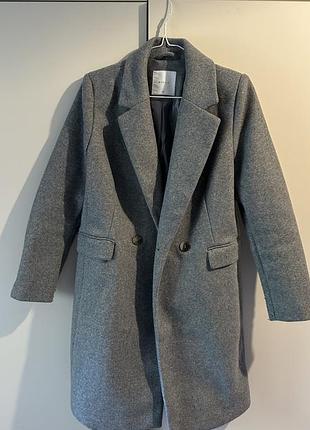 Пальто на пуговицах