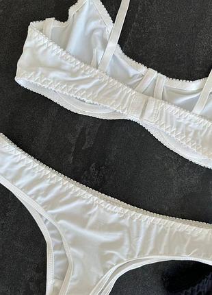 940 белый классический комплект белья со стрингами без принта