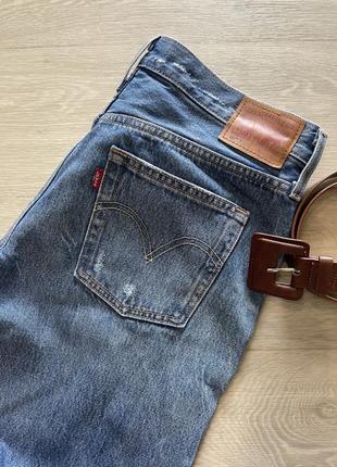 Джинсы с потертостями, рваные джинсы levi’s