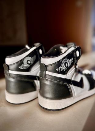 Кросівки високі