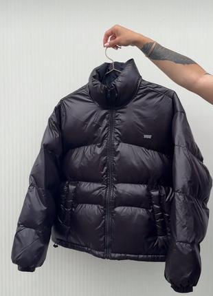 Черная куртка пуховик оверсайз levi’s xs