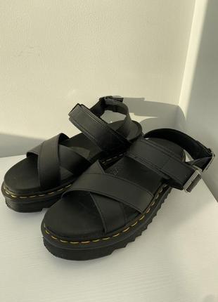 Кожаные сандалии dr. martens voss in black hydro leather
