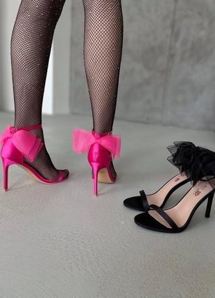 Босоніжки на підборах рожеві і чорні