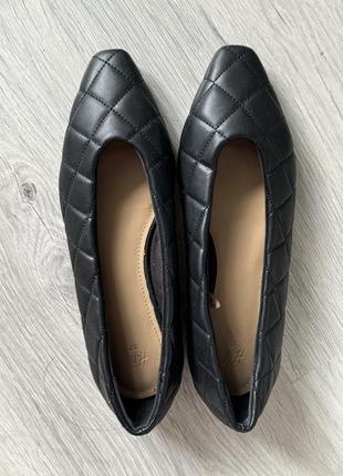 Балетки в стилі шанель