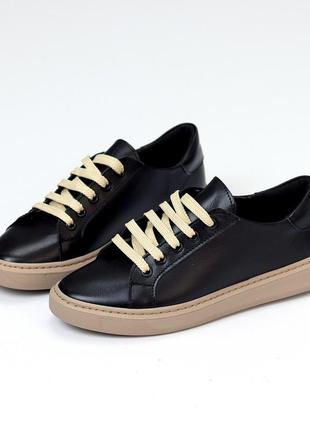 Черные прошитые кожаные кеды натуральная кожа на бежевой подошве 22342