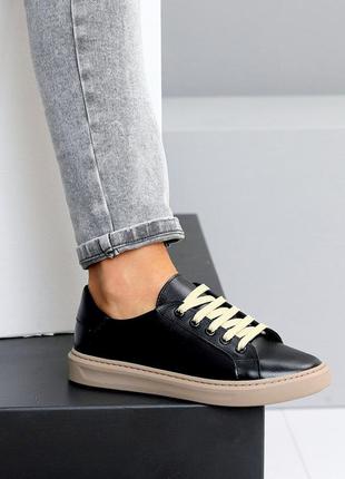 Черные прошитые кожаные кеды натуральная кожа на бежевой подошве 22342