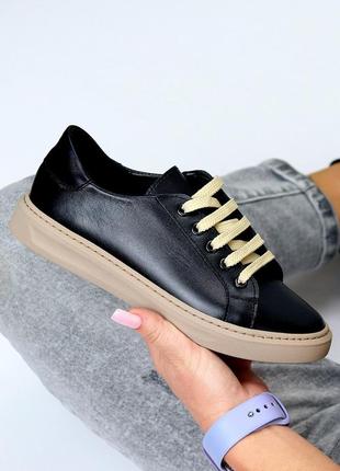 Черные прошитые кожаные кеды натуральная кожа на бежевой подошве 22342