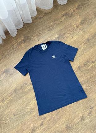 Футболка adidas the north face tommy hilfiger Messenger шорти шорты 01R dri fit adidas under bralet calvin klein puma champion tommy hilfiger
