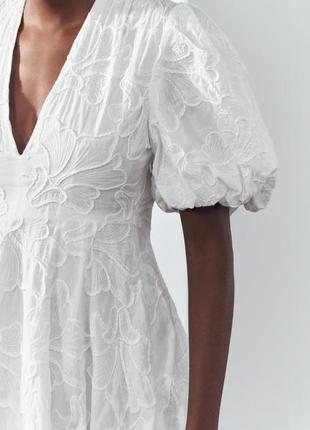 Вышитое платье zw collection с объемными рукавами и низом4 фото