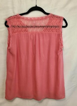 Кораллово-розовая блуза без рукавов с вырезом5 фото