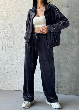 Прогулянковий костюм вільного крою oversize