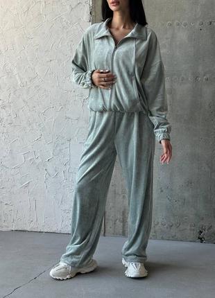 Прогулочный костюм свободного кроя oversize