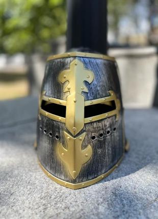Шлем рыцаря крестоносца , пластик , с забралом
