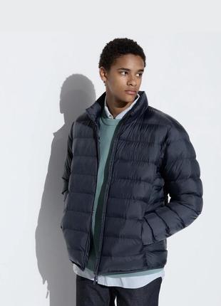 Теплая куртка uniqlo, которая состоит в мешочек (в комплекте)