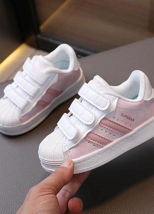 Дитячі кросівки на дівчинку